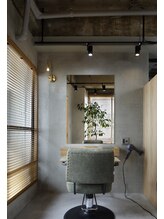 全てのお席が目黒唯一の半個室の空間。美容室の時間を有意義な居心地の良い空間に