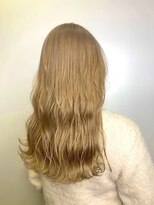 メーヴェ(Mowen) mowen 南堀江　ミルクティーベージュ×波ウェーブ×大人ロング