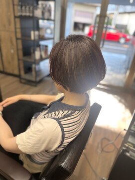 ヴィフ 大船(VIF) 白髪ぼかし脱白髪染めハイライトカラーショートヘアショートボブ