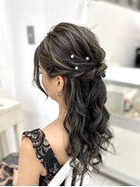 リサ 恵比寿(risa.)&nbsp;細かめ巻き髪のハーフアップ