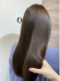 秋にピッタリ!カーキアッシュで艶々ロング