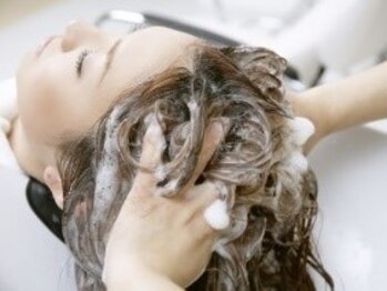 ヘアースタジオ ゴーゴー ヘアー(HAIR STUDIO GOGO HAIR)の写真/夏の頭皮ケアに！べたつき・においを解消しスッキリ☆清潔感のある健康的な美しい髪へ♪