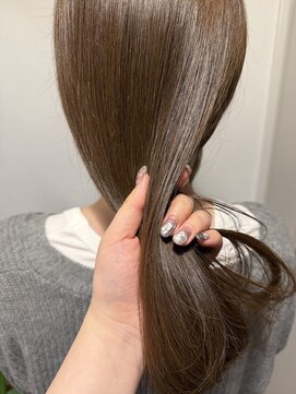 リンダ Linda 赤みゼロ　グレージュカラー