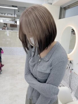 イェッカ(YECCA) ベージュとブラウンのデザインカラー