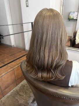 ジィップクリニカ(Zip clinica) ロイヤルミルクティーベージュ 担当-木村優伽