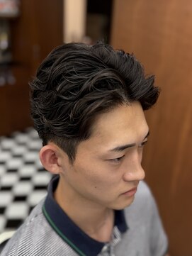 フランクス バーバー ウエストトウキョウ 吉祥寺店(FRANK’S BARBER WEST TOKYO) 波巻きツイストスパイラルリバースセンターパートパH