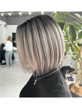 レブ 四条烏丸(Reb,) ホワイトベージュ系のバレイヤージュ