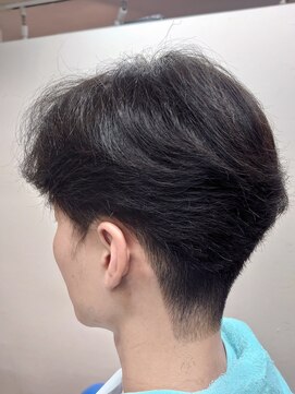 ヘアーカットデザインサロン スマッシュ 田町店(Hair cut design salon Smash) センターパート マッシュツーブロックフェード 就活 七三 黒髪