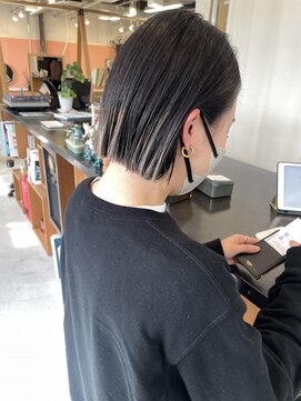 ヴェル(Vel.) 裾ハイライトボブ