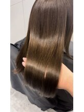 【カラーと一緒に髪の毛のケアができる！？髪質再整トリートメントで水分たっぷりのうる艶髪を】