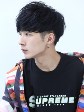 黒髪ツーブロック刈り上げマッシュ