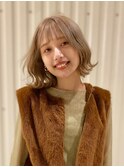 ピンクハッシュカットくびれショートヨシンモリ