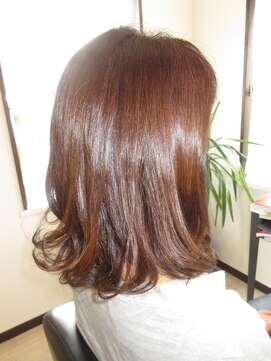 コア フィール ア デイ(COIFFURE A DAY) グレーカラーもＭ３Ｄカラー＆パーマでカバー