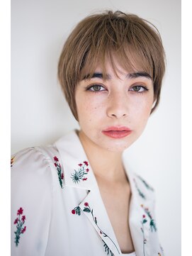 ピズム(PISM) ジェンダーレスイメチェンショート/フォギーベージュ