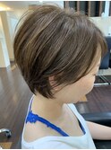 うなじ、顎ライン、骨格をみて合わせていきます