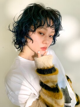 テトヘアー(teto hair) ウルフカット、ネイビーカラー、ブルーブラック