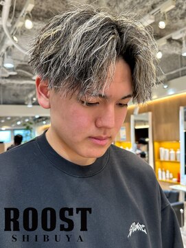 ルースト 渋谷店(ROOST) センターパート×ツイスパ×、ホワイトハイライト