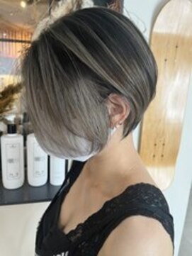 ブルーアンドカンパニー(BLUE&Co.) グレージュ