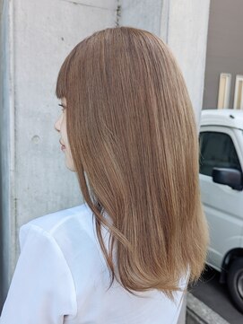 レアナ バイ ニーナ(Leana by NINA) 柔らかベージュカラー