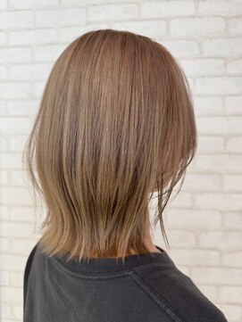 ビス フルール 日暮里店(Vis fleur) ハイトーンカラー/切りっぱなしボブ