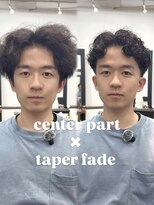 ビューネオ(VIEW NEO)&nbsp;癖毛活かした"パーマ風センターパート×テーパーフェード