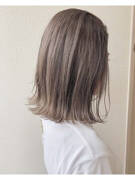 ジーナ バイ アルティナ(Dina by artina) シアベージュ×外ハネロブ  【Dina立川】