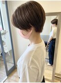 20代30代大人ハンサムショート前下がり透明感ベージュカラー