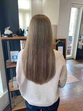 ヘアメイク シンズ レインボー(Hair Make SHIN'S RAINBOW) ブリーチ/ハイトーン/ペールベージュ/高松