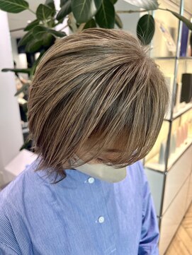 ステア ケース(stair case) 白髪があるからこそキレイなグレージュ 脱白髪染め 50代60代