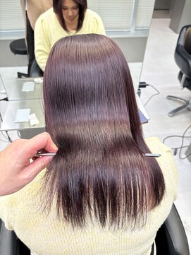 イキ 表参道(iki omotesando) ブルージュ／レイヤーカット/艶髪スタイル/オリーブベージュ