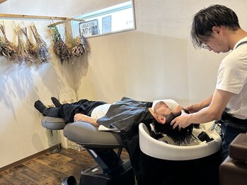 ジーワンヘアー(G1 HAIR)の写真/【スパニスト在籍】髪のお悩みは人それぞれ。美髪に導くスパをぜひ！暑い夏もヘッドスパでサッパリ☆