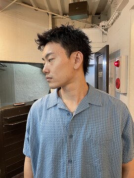 ビーバイエイトジェンツ(Bee by EIGHT GENTS) MEN’S HAIR/ブルーブラック/フェザーパーマ/心斎橋