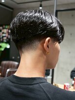 メッツ 原宿(METS)&nbsp;MEN'S/黒髪センターパート×フェード/短髪/ビジネスヘア