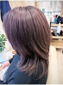 柔らかさと透明感を両立したグレージュピンクカラー