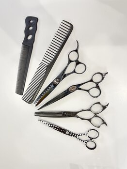 サロンドコワフュールダブル(salon de coiffure W)の写真/ブラック＆ホワイトを基調としたスタイリッシュな空間。極上のプライベート空間を演出☆非日常をあなたに♪