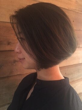 レオニード 表参道(LEONID) 30代大人なオシャレが好きな方におすすめ前下がりボブ