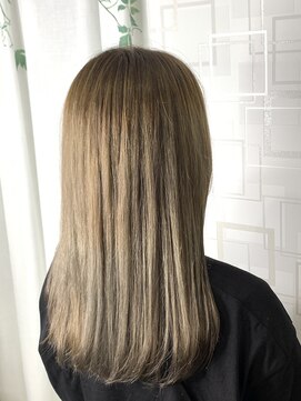 リトル(Re:tle) 【河野有希】ライトミルクグレージュのグラデーション