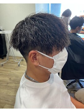 エヌプラス(N+) 刈り上げセンターパートサーフカールブルーブラッフェザーパーマ