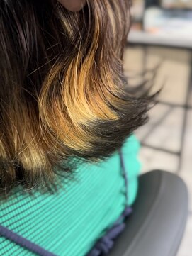 クラッチバイシオンアグリゲイト(CLUTCH by Zi-on aggregate) 【狐カラー×ハイライトミディアム外ハネスタイル】