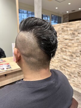 ビースリー ロア 左から右側に流すスタイル2024.10.31