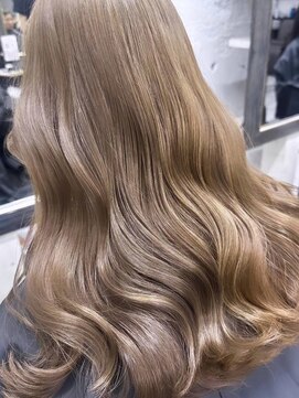 リア(riah) ダブルカラーミルクティーベージュレイヤーカット韓国ヘア