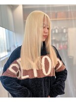 ナナ(NANA)&nbsp;ホワイト/ブロンド/ケアブリーチ/カラー/ロングヘア