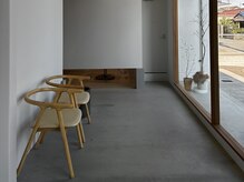 カミヒトエ。の雰囲気（シンプルな内装で落ち着く空間に...）