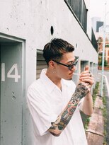 アデ オモテサンドウ(ade omotesando)&nbsp;ソフトなフェードカットとハイライトで作るスパイキーショート