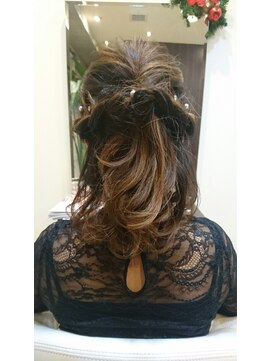 トリコ(TORICO) 伸ばしかけハーフアップスタイル（ギブソンタッグにも！）