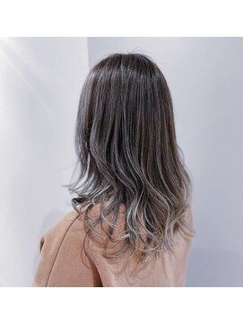 ナイン(nine) バレイヤージュ風グラデーション