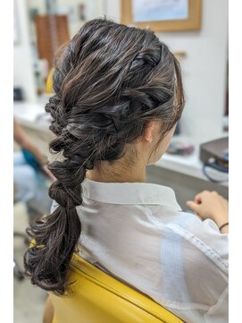 ヒデ美容室 ポニーテール編み込みアレンジ