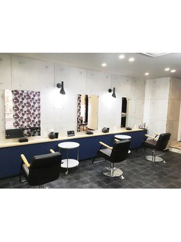 年齢とともに変化する髪のお悩みにも◎解放感あふれる店内で髪と頭皮の"これから"も考えご提案！