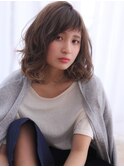小顔オン眉ショートバング透明感グレージュハイライトくびれヘア