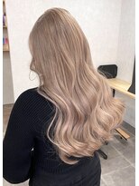 イル 大阪淀屋橋(i'll) 20代30代大人かわいいダブルカラーミルクティーベージュ透明感